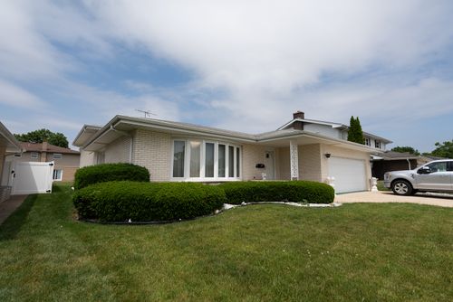 10916 Kingston St, Westchester, IL, 60154-4904 | Card Image
