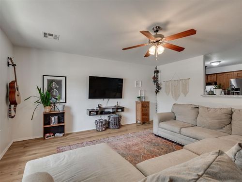527 E Linden Ln, Mustang, OK, 73064-4266 | Card Image
