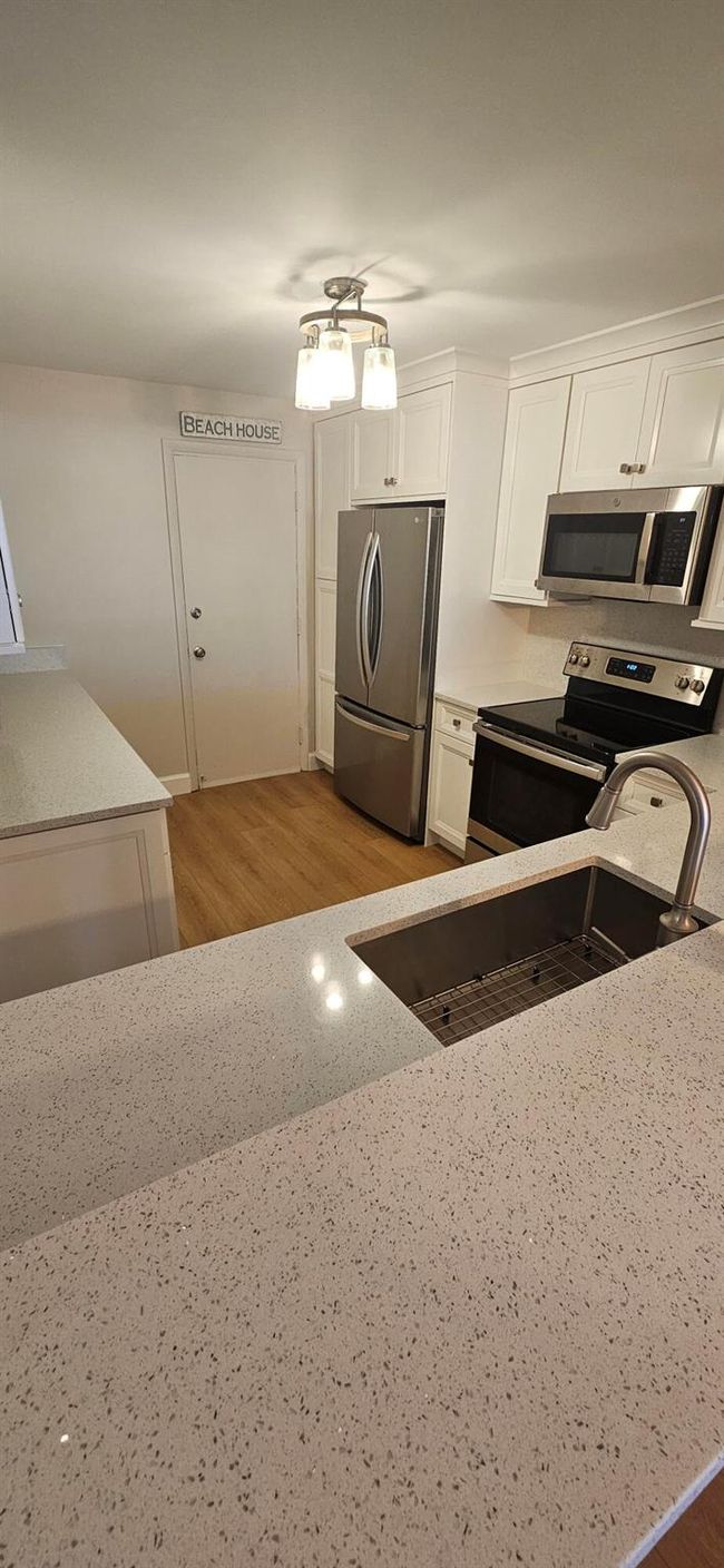 APT-301 - 145 Ocean Ave, Condo with 2 bedrooms, 2 bathrooms and null parking in Palm Beach Shores FL | Image 7