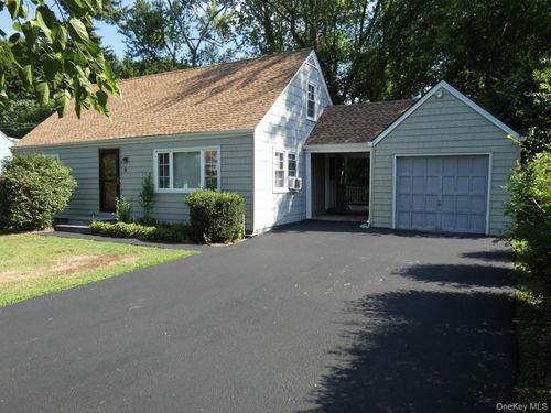 28 Hilltop Dr, New Windsor, NY, 12553-6610 | Card Image