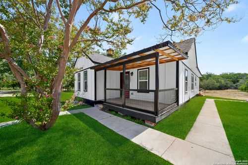 1203 Avenue J, Hondo, TX, 78861-1329 | Card Image