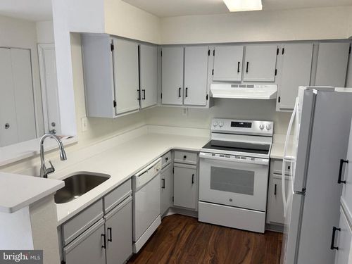 apt-230-18520 Boysenberry Dr, GAITHERSBURG, MD, 20879-3672 | Card Image