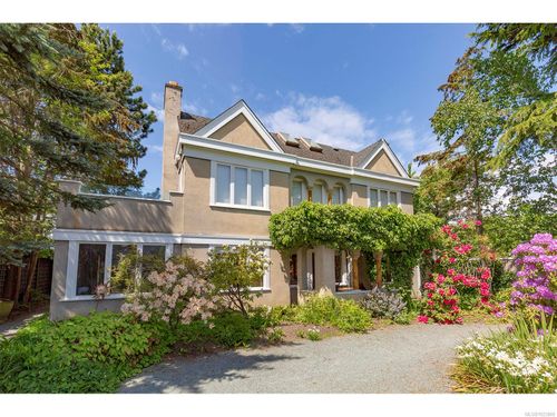 215 Mary St, Victoria, BC, V9A3V8 | Card Image