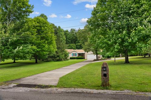 154 Will Dr, Crossville, TN, 38555-6872 | Card Image