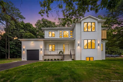 189 Quackenbush Ln, Monsey, NY, 10952-4608 | Card Image