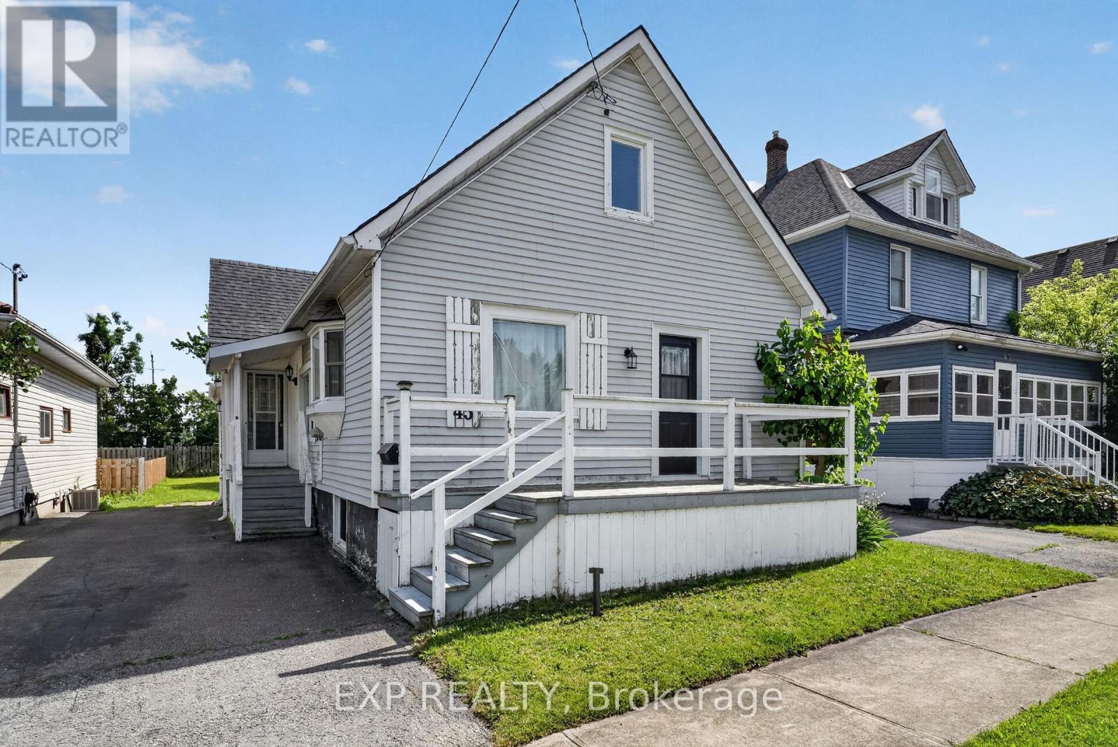 Residential in Fort Erie (Central) 4