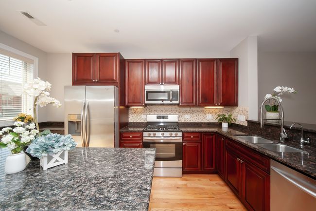 42" Cabinets, Granite Counter Tops, Stainless Stee | Image 8