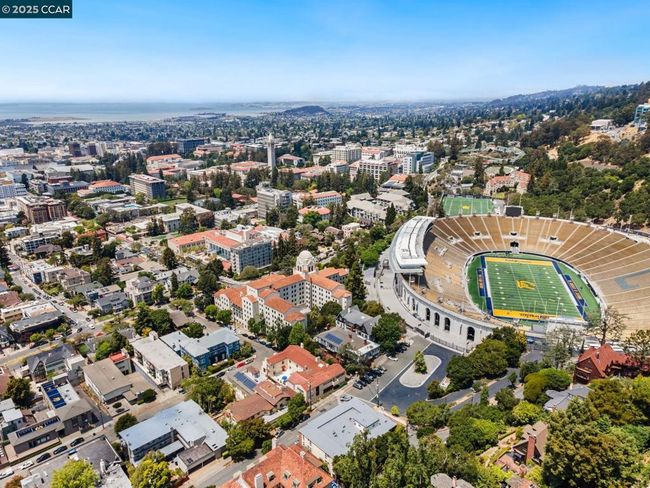 101 - 2 Panoramic Way, Condo with 2 bedrooms, 1 bathrooms and 1 parking in Berkeley CA | Image 35