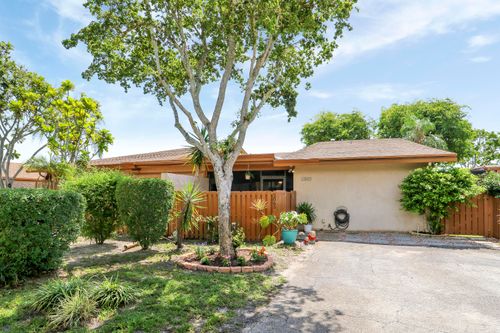 2065 Sw 24th Cir, Boynton Beach, FL, 33426-6578 | Card Image