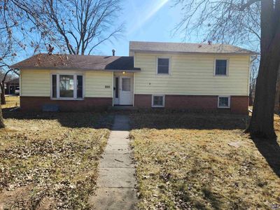 800 Iroquois Dr, House other with 3 bedrooms, 3 bathrooms and null parking in Hiawatha KS | Image 1