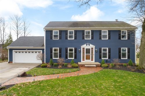 417 Forest Ln, Wadsworth, OH, 44281-2330 | Card Image