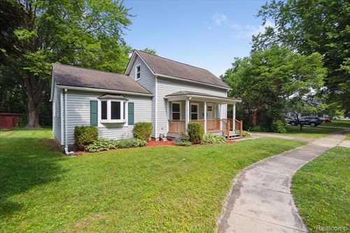 802 Alger St, Howell, MI, 48843-1568 | Card Image