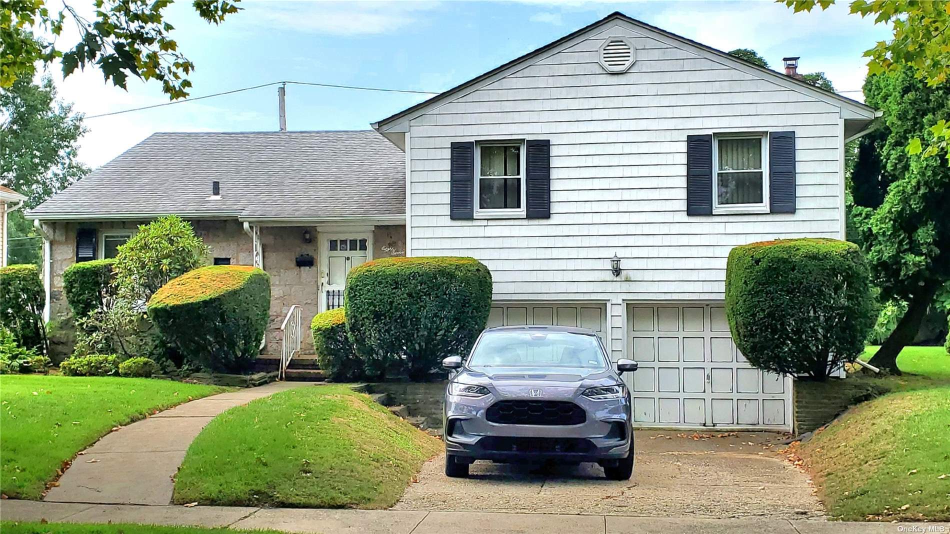 Brentwood Ln, Valley Stream, NY 11581