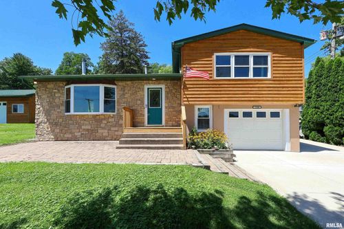 1128 N Cody Rd, Le Claire, IA, 52753-9690 | Card Image