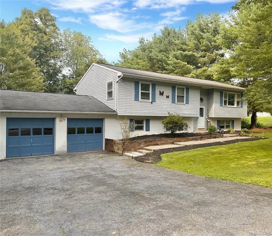 Foxwood Dr, Newburgh, NY 12550