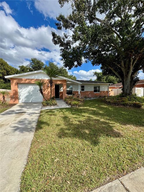 8622 Wood Ridge Rd, TAMPA, FL, 33619-4957 | Card Image