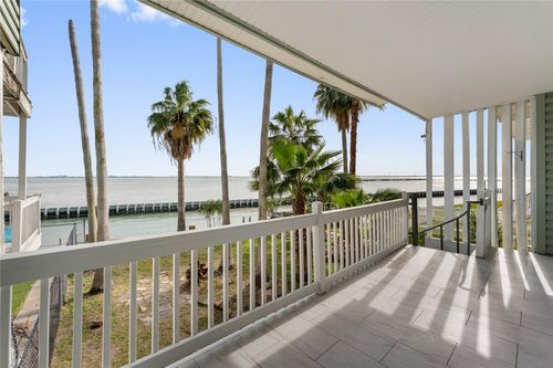 5 Tiki Cir, Tiki Island, TX, 77554-6194 | Card Image