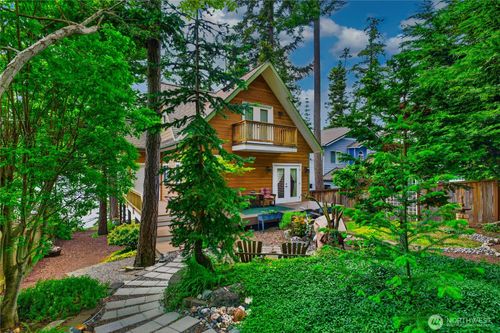 17946 Cobahud Rd, La Conner, WA, 98257-9327 | Card Image