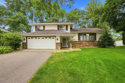 6207 Edgemont Blvd N, Brooklyn Park, MN, 55428-2654 | Card Image