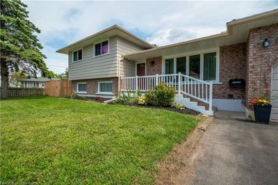 64 Melody Trail, House other with 5 bedrooms, 2 bathrooms and 4 parking in Saint Catharines ON | Image 2