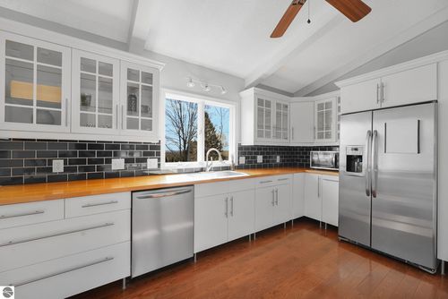 3216 Zimmerman Rd, Traverse City, MI, 49685-9007 | Card Image