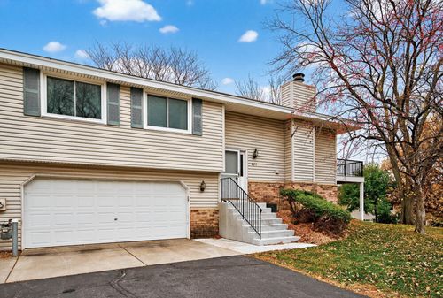 825 Evergreen Cir, Burnsville, MN, 55337-4657 | Card Image