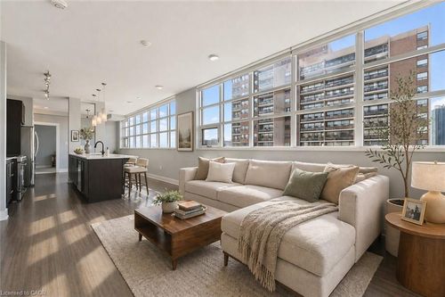 610-112 Benton St, Kitchener, ON, N2G3H6 | Card Image