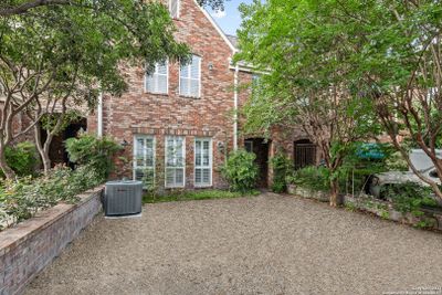 2 - 125 E Melrose Dr, Townhouse with 3 bedrooms, 2 bathrooms and null parking in Olmos Park TX | Image 1