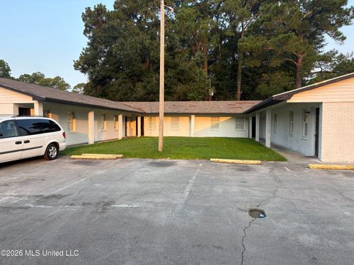 2-6525 Jasmine St, Moss Point, MS, 39563-6432 | Card Image