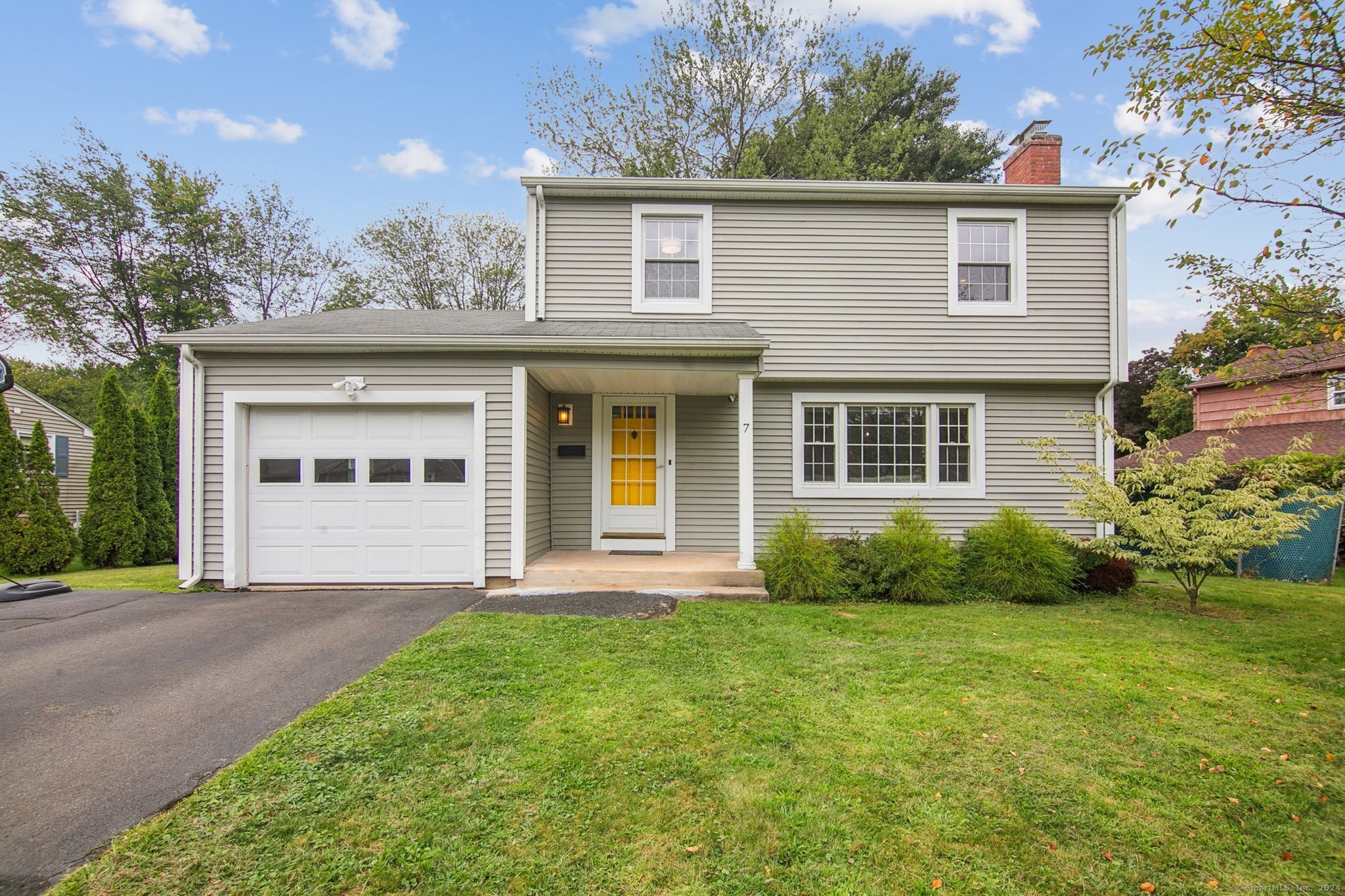 Laurel Dr, West Hartford, CT 06110
