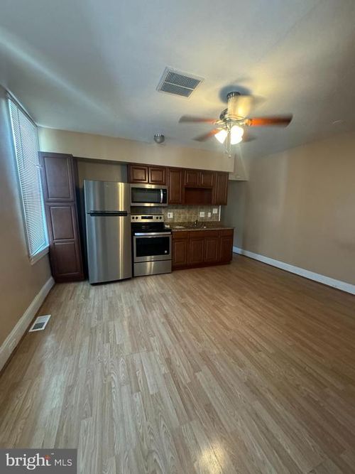 900 S 5th St, Philadelphia, PA, 19147-4070 | Card Image