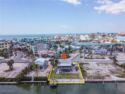 340 Crescent St, FORT MYERS BEACH, FL, 33931-2618 | Card Image