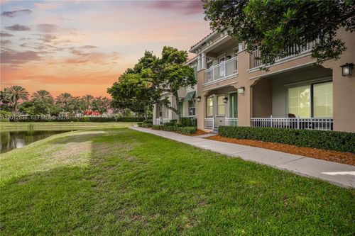 4025-4025 Cascada Cir, HOLLYWOOD, FL, 33024-8517 | Card Image