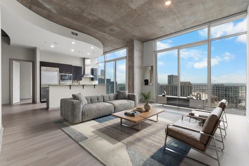 2106-2728 Mckinnon St, Dallas, TX, 75201-1651 | Card Image