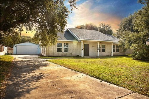 1045 S Saunders St, Aransas Pass, TX, 78336-3322 | Card Image