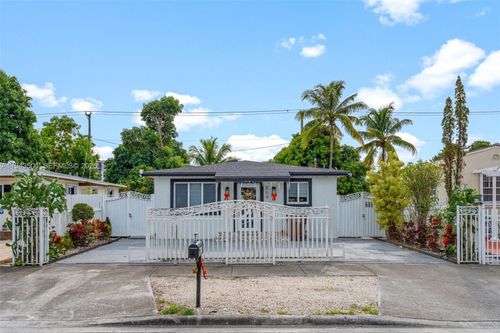 864 E 29th St, Hialeah, FL, 33013-3421 | Card Image