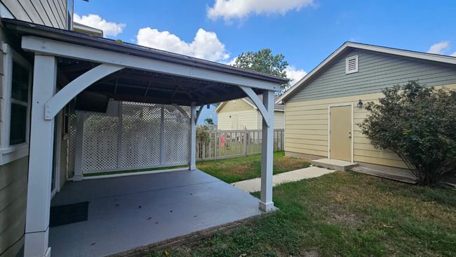 Back patio and 2 car detached garage | Image 12