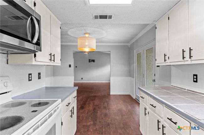 Kitchen | Image 11