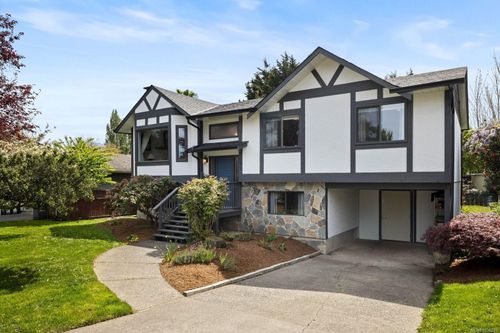 2051 Northbrook Dr, Sidney, BC, V8L4J3 | Card Image