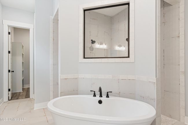 17-Primary Tub & Shower | Image 24