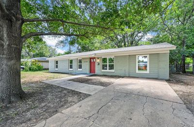 Front view of the home with driveway | Image 3