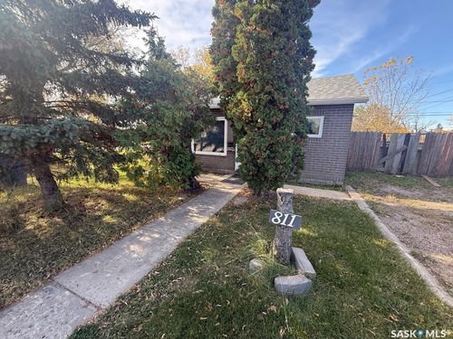 811 109th Street, North Battleford, SK, S9A2C8 | Card Image