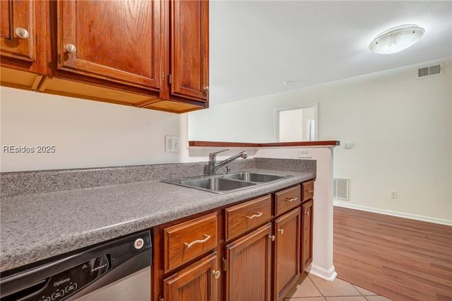 APT-1211 - 897 Fording Island Rd, Condo with 2 bedrooms, 2 bathrooms and null parking in Bluffton SC | Image 9