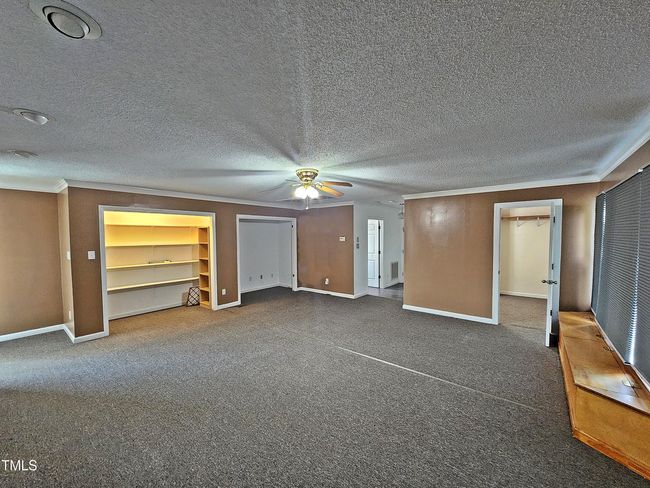 family room b | Image 15