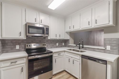 38-2805 Panagard Dr, Houston, TX, 77082-1858 | Card Image