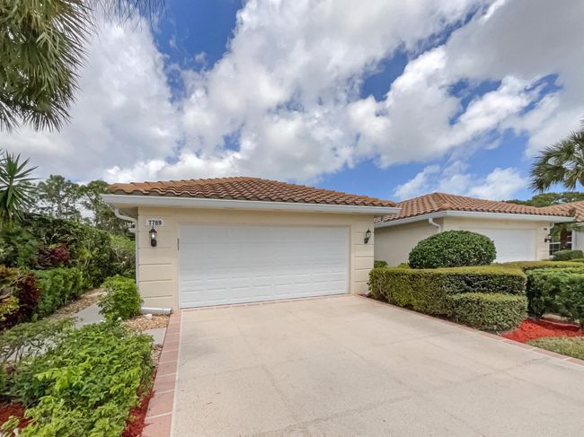 7789 Se Spicewood Cir, Condo with 2 bedrooms, 2 bathrooms and null parking in Hobe Sound FL | Image 9