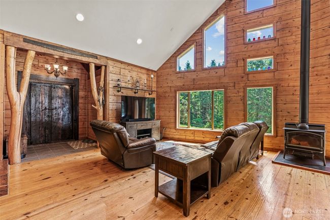 Main Floor Living space | Image 27
