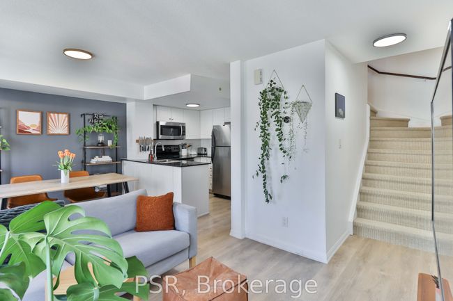 712 - 10 Laidlaw St, Condo with 3 bedrooms, 2 bathrooms and 1 parking in Toronto ON | Image 16
