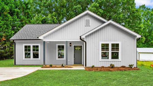 204 Sunset Dr, Eden, NC, 27288-2232 | Card Image