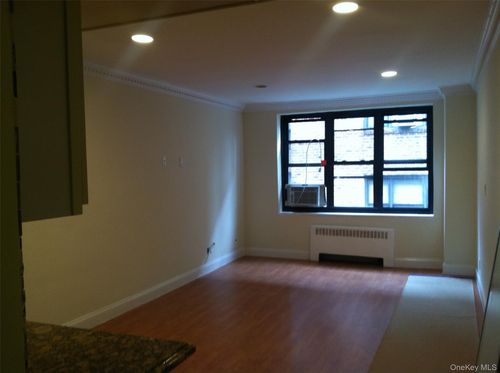 c-13-15 Canterbury Rd, Great Neck, NY, 11021-2606 | Card Image